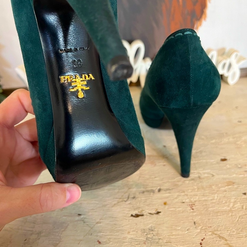Prada Camoscio Deep Emerald Green Suede Pumps - Picture 3 of 9